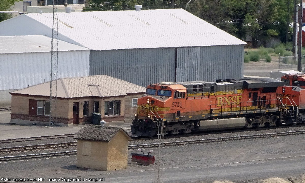 BNSF 5733